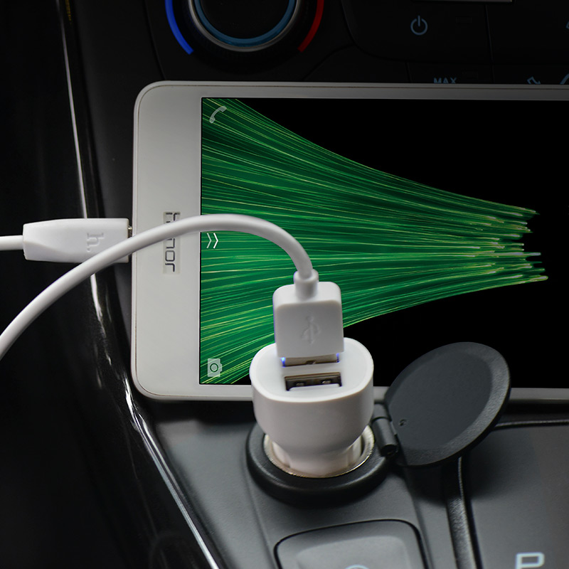 z2a-two-port-car-charger-interior